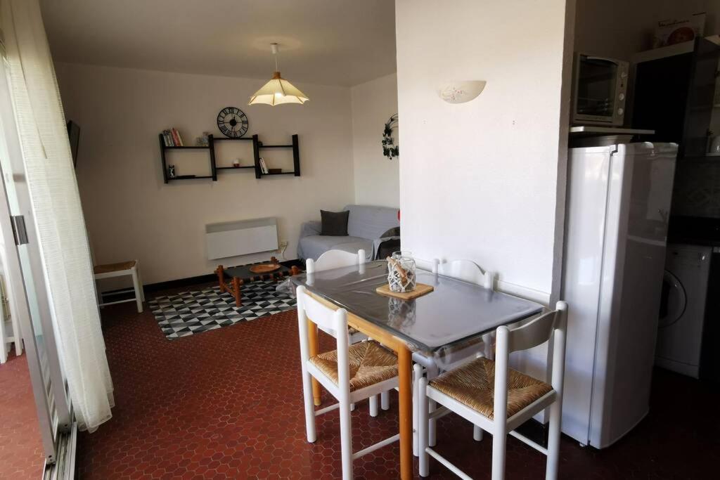 Appartement Soleil Levant - Acces Direct Plage - Terrasse - Une Chambre - Proche Commerces Le Barcarès Kültér fotó